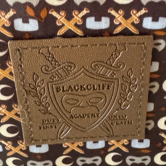 Fairyloot Blackcliff Academy Ember in the Ashes Travel Case NWT - Picture 2 of 6